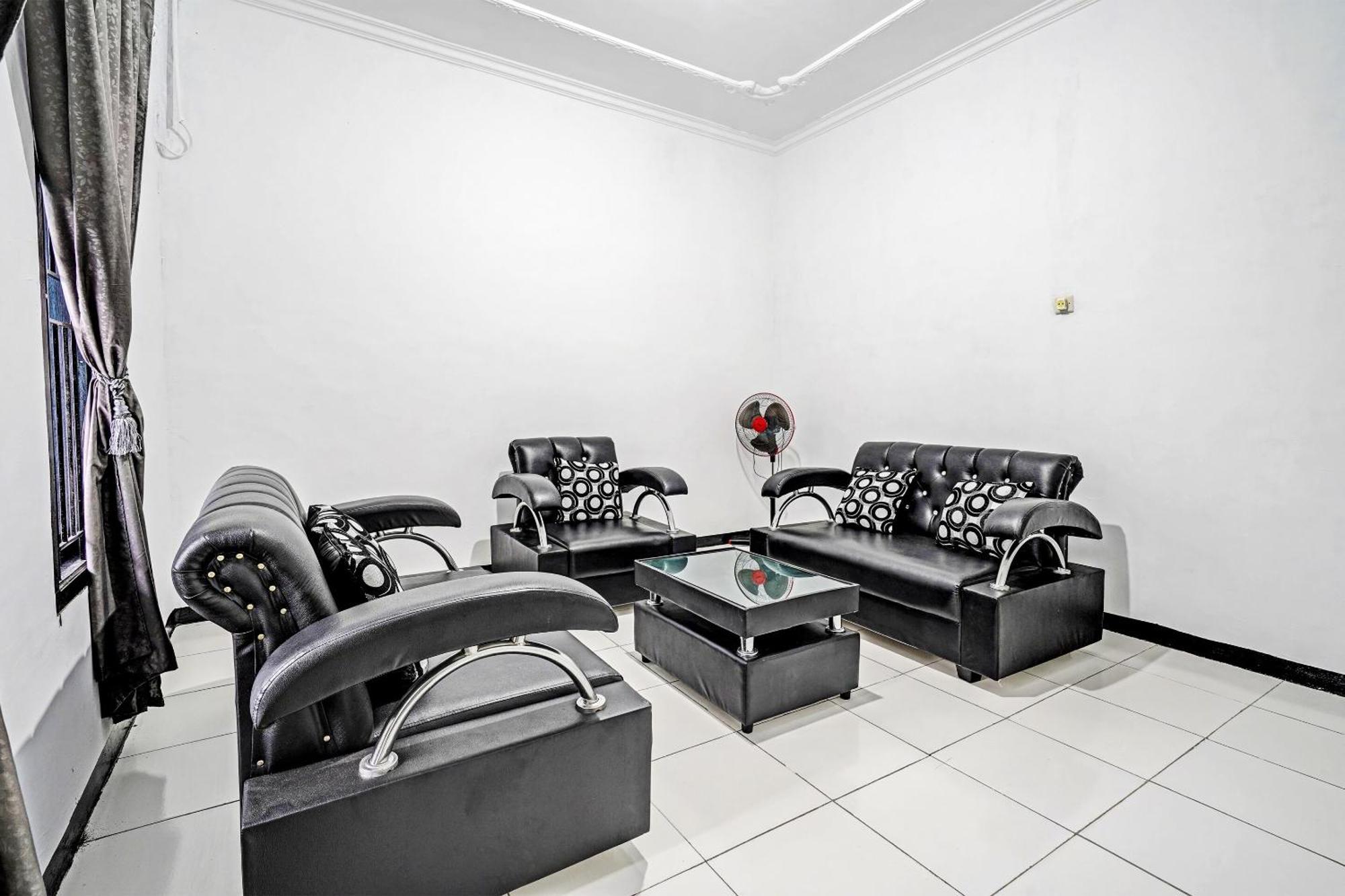 Oyo 91334 Permata Papua Guest House Pameungpeuk  エクステリア 写真