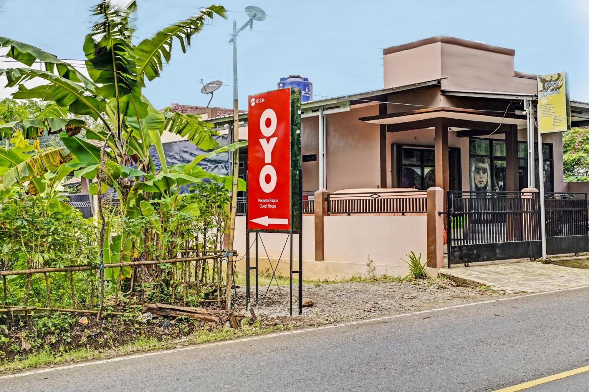 Oyo 91334 Permata Papua Guest House Pameungpeuk  エクステリア 写真