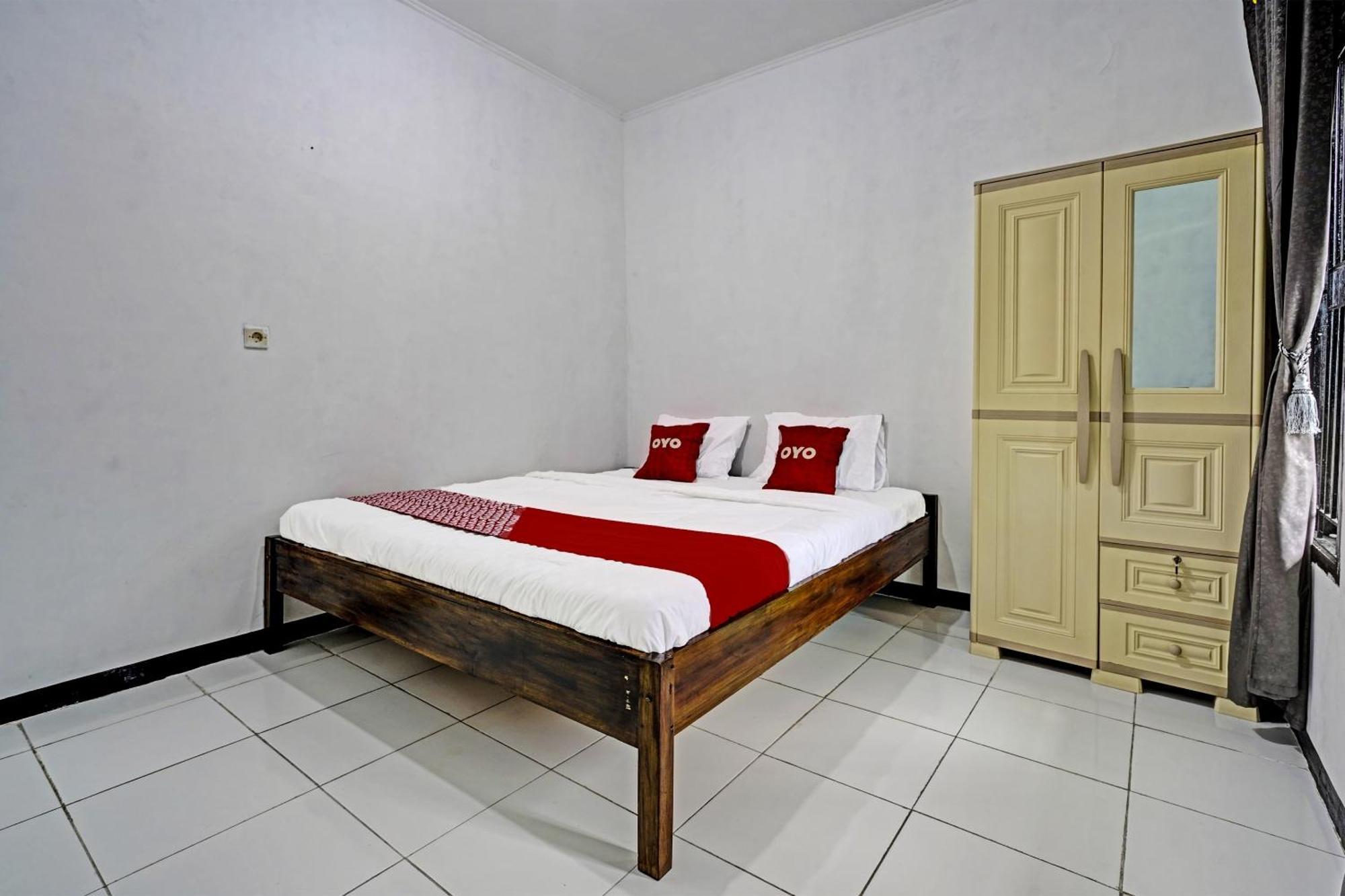 Oyo 91334 Permata Papua Guest House Pameungpeuk  エクステリア 写真