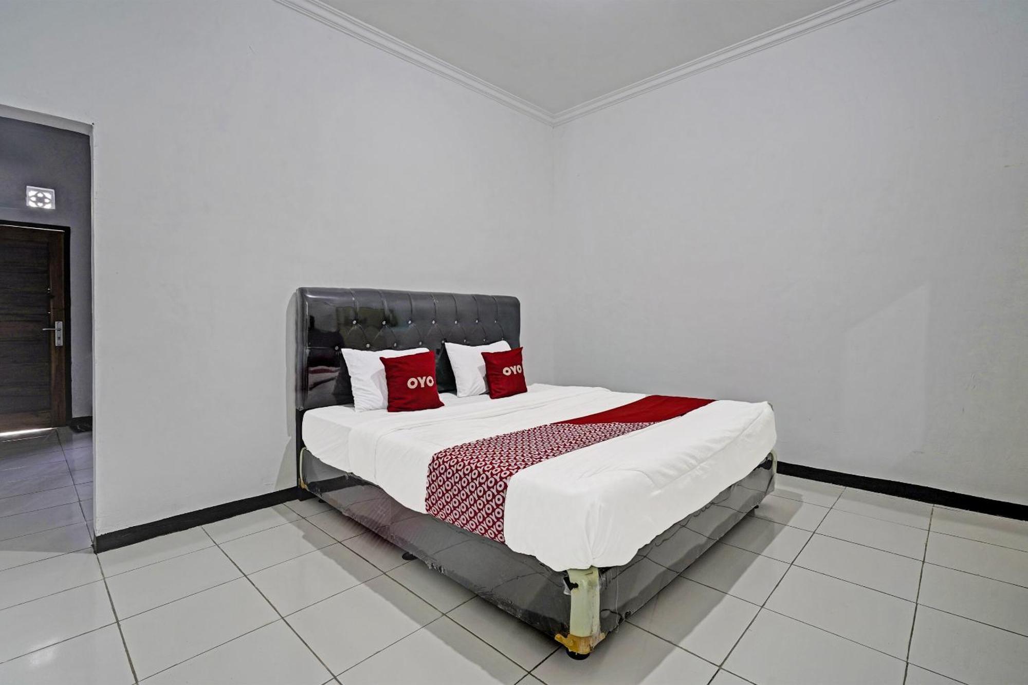 Oyo 91334 Permata Papua Guest House Pameungpeuk  エクステリア 写真