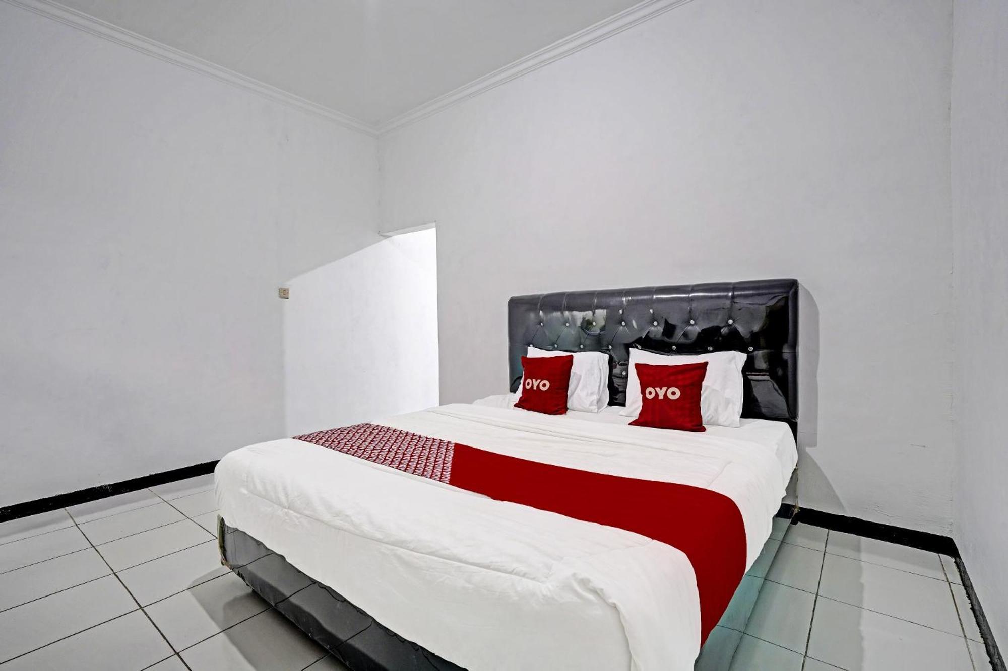 Oyo 91334 Permata Papua Guest House Pameungpeuk  エクステリア 写真