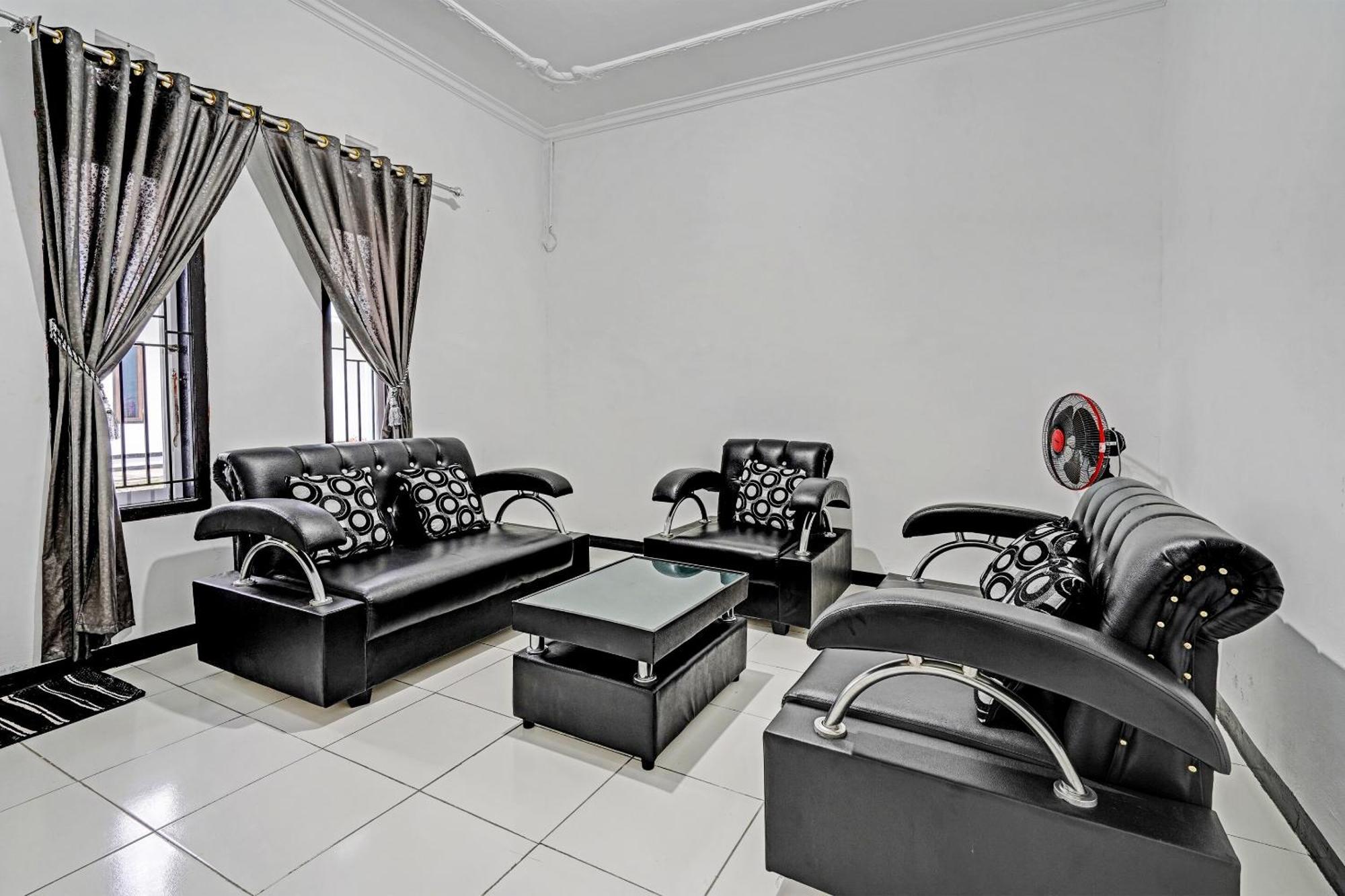 Oyo 91334 Permata Papua Guest House Pameungpeuk  エクステリア 写真