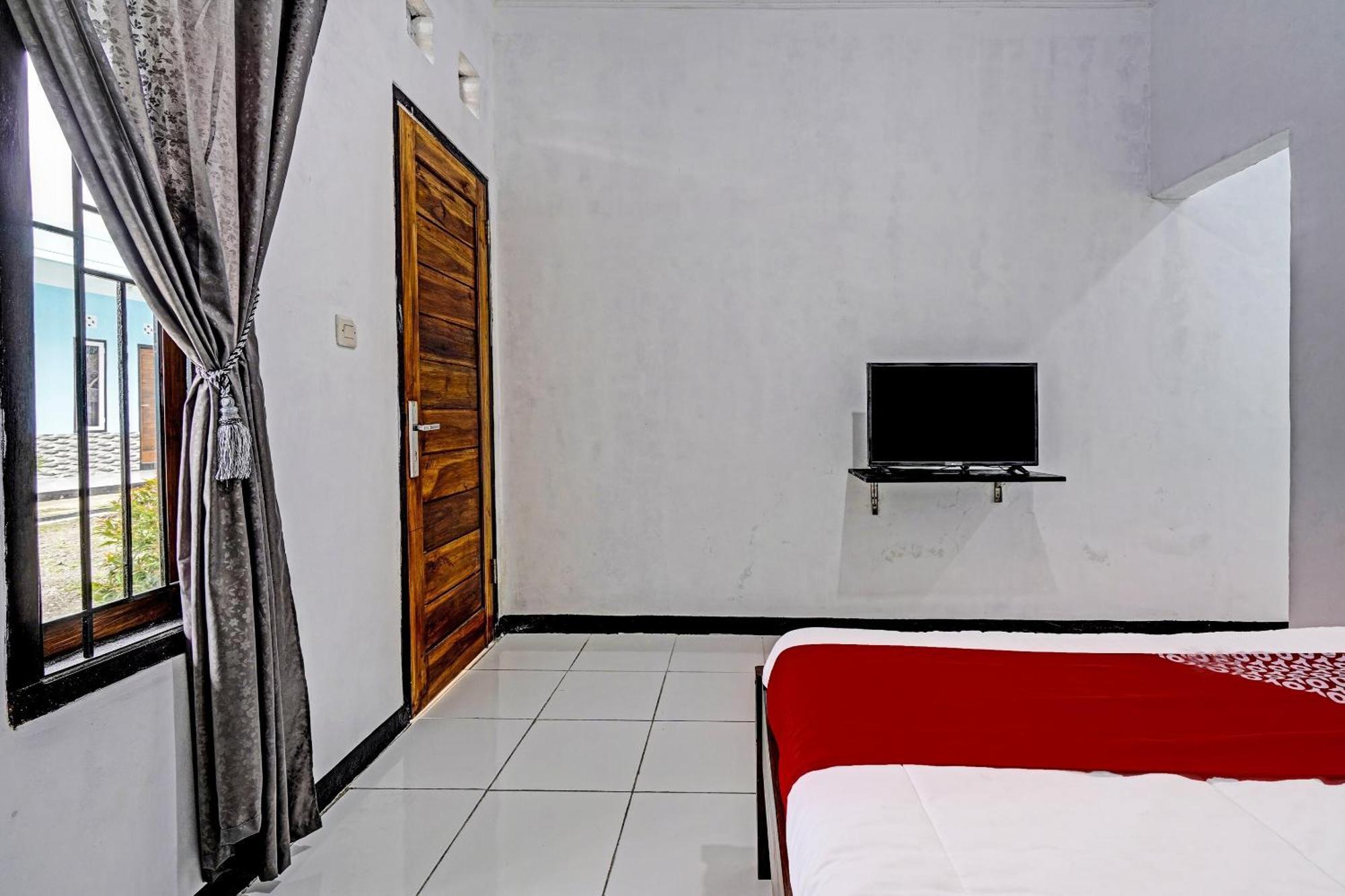 Oyo 91334 Permata Papua Guest House Pameungpeuk  エクステリア 写真