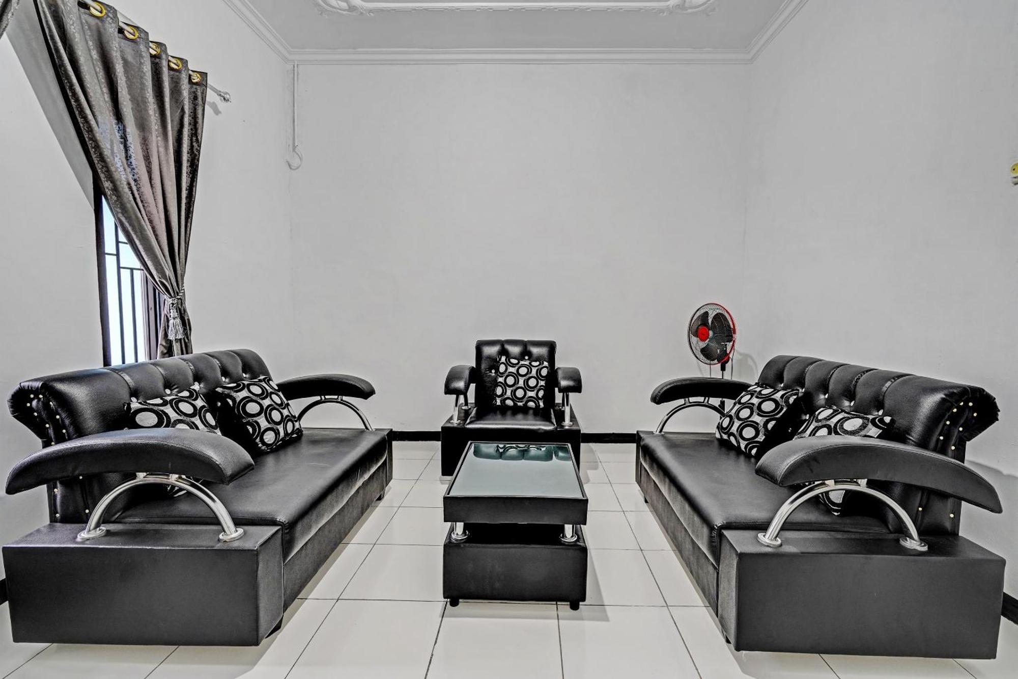 Oyo 91334 Permata Papua Guest House Pameungpeuk  エクステリア 写真