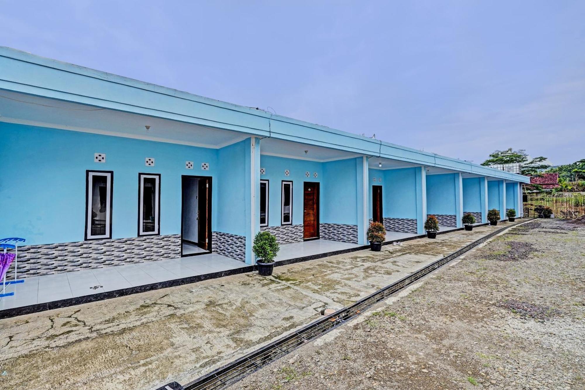 Oyo 91334 Permata Papua Guest House Pameungpeuk  エクステリア 写真