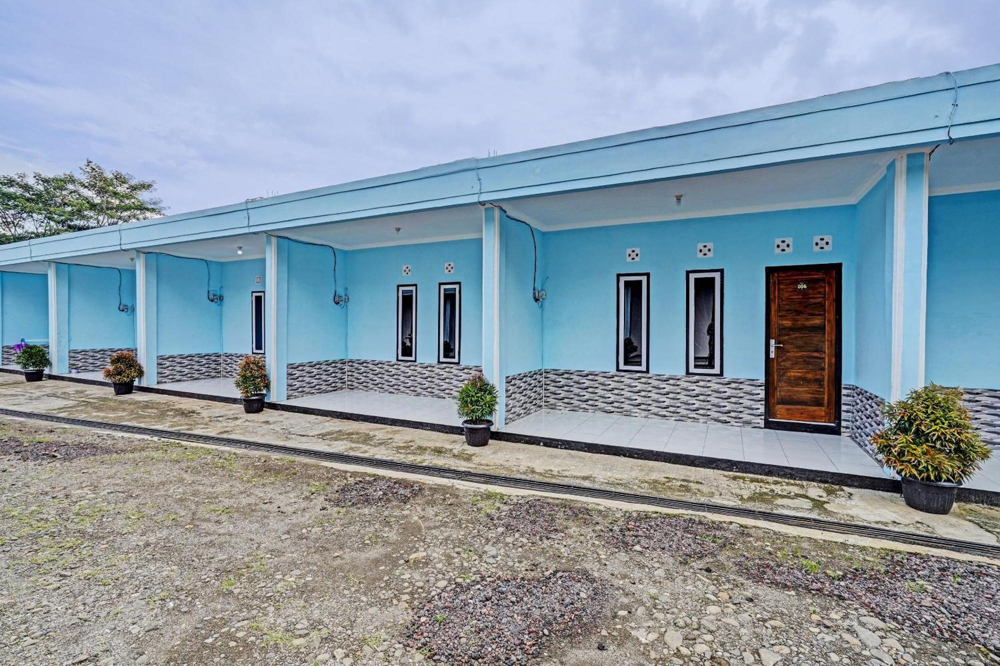 Oyo 91334 Permata Papua Guest House Pameungpeuk  エクステリア 写真