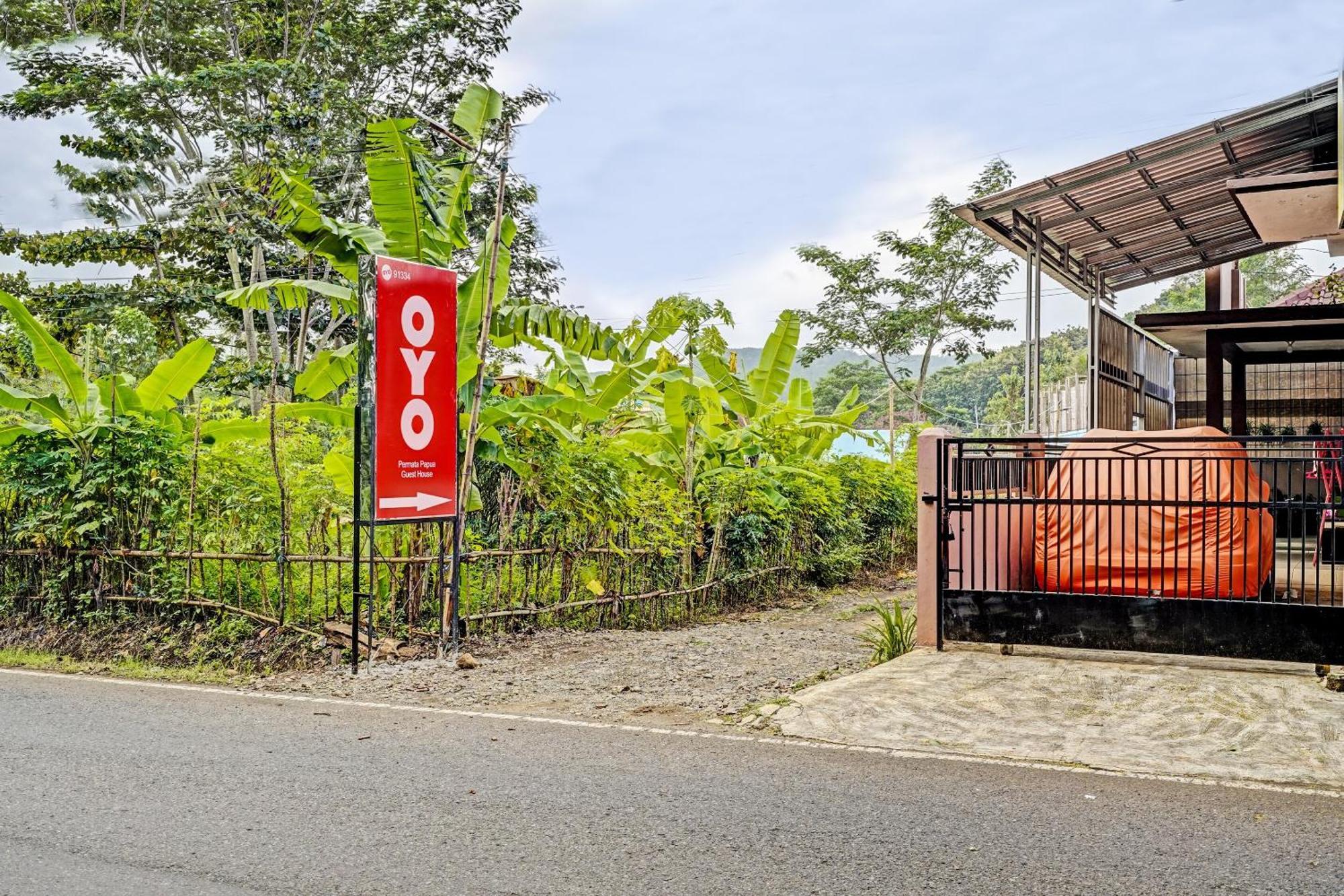 Oyo 91334 Permata Papua Guest House Pameungpeuk  エクステリア 写真